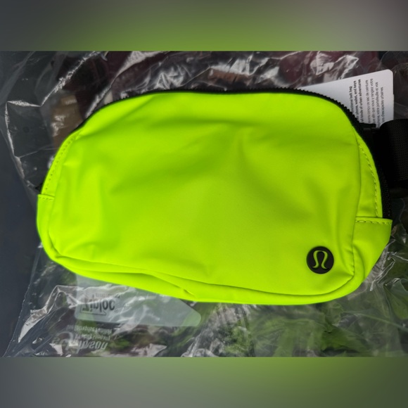 Lululemon Everywhere belt bag - Picture 6 of 7